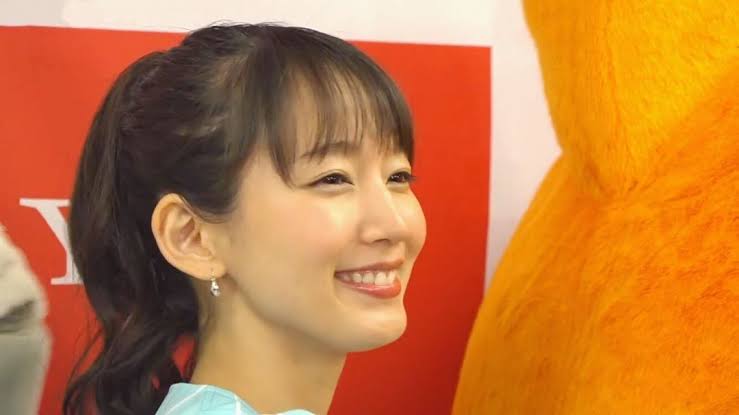 女優のポニーテール、ひとつ結び
