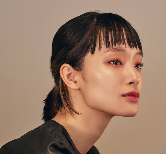 女優のポニーテール、ひとつ結び