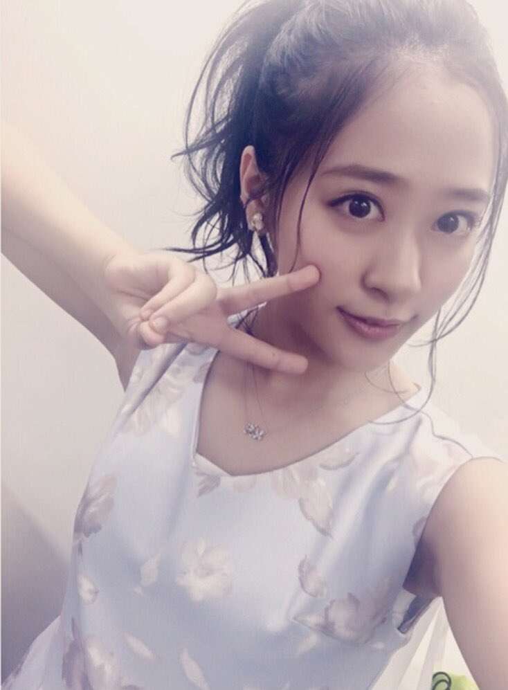 女優のポニーテール、ひとつ結び