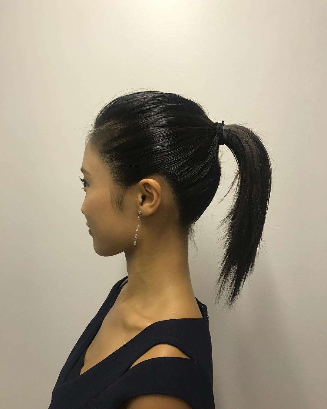 女優のポニーテール、ひとつ結び