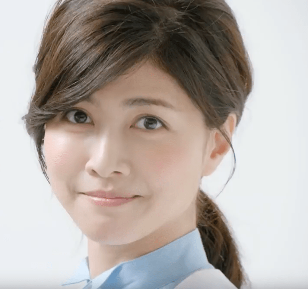 女優のポニーテール、ひとつ結び