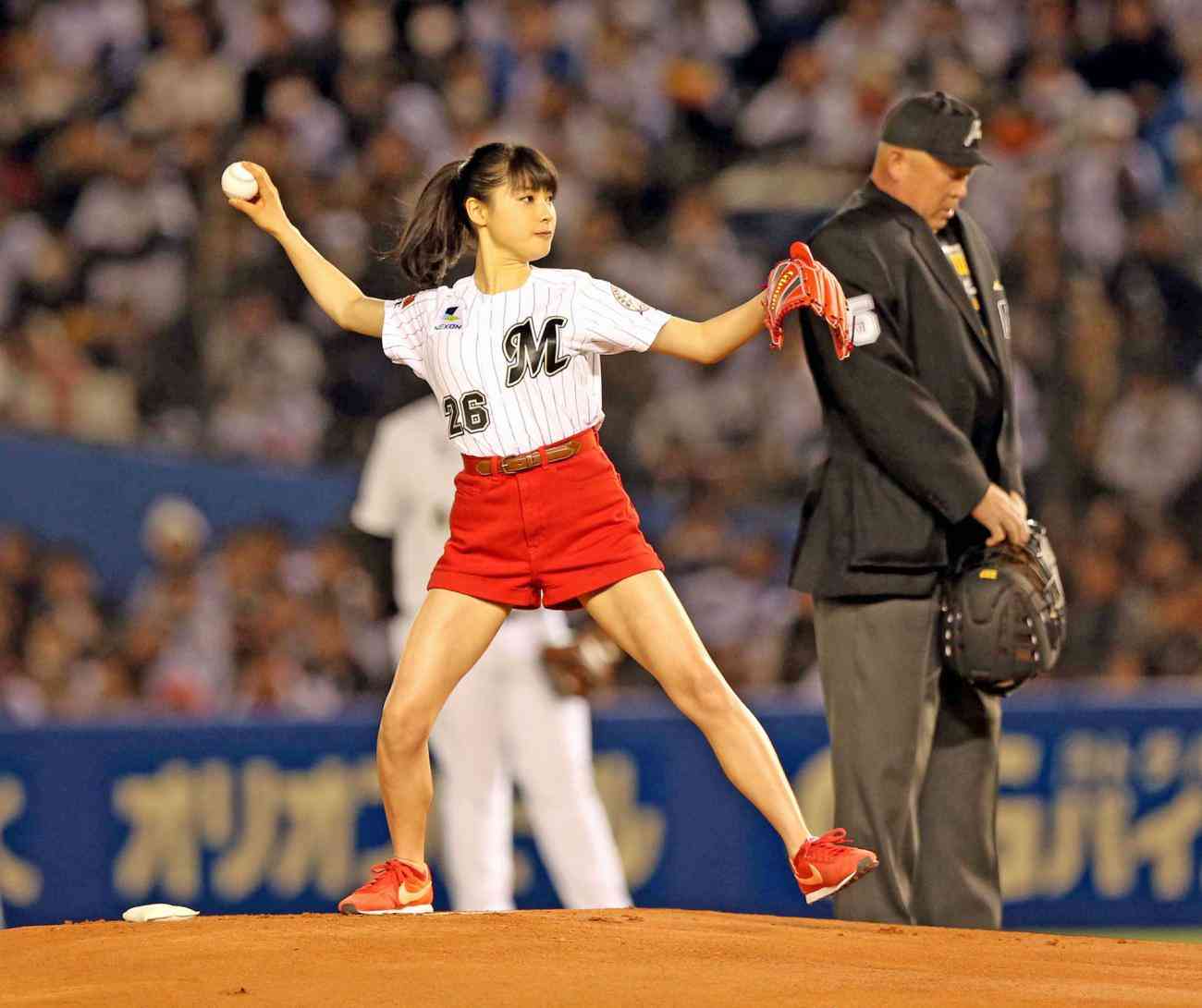 女優のポニーテール、ひとつ結び