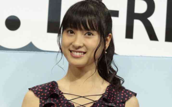女優のポニーテール、ひとつ結び