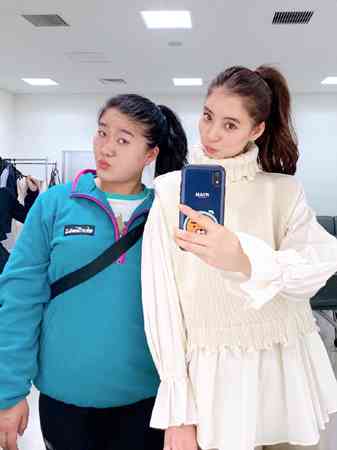 女優のポニーテール、ひとつ結び