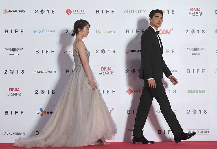 女優のポニーテール、ひとつ結び