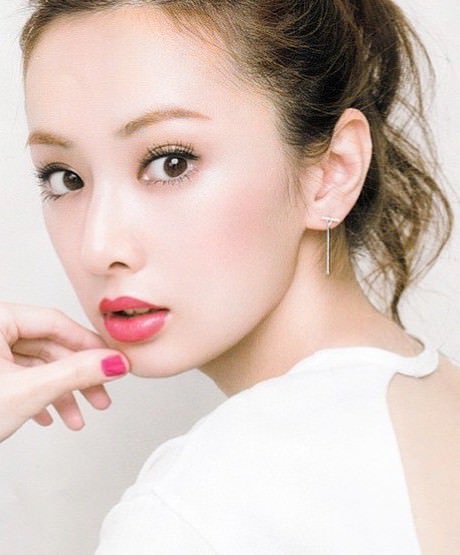 女優のポニーテール、ひとつ結び