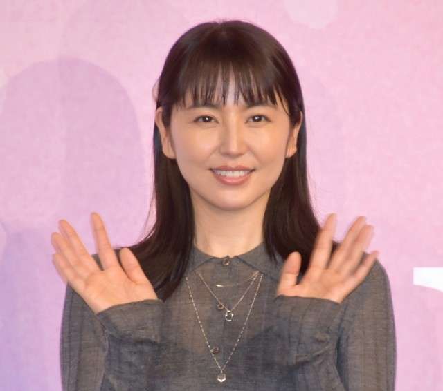 女優のポニーテール、ひとつ結び