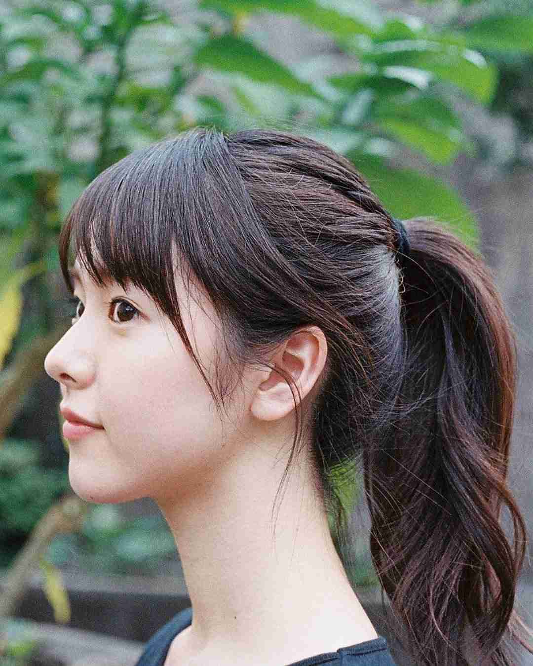 女優のポニーテール、ひとつ結び