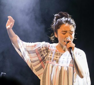女優のポニーテール、ひとつ結び