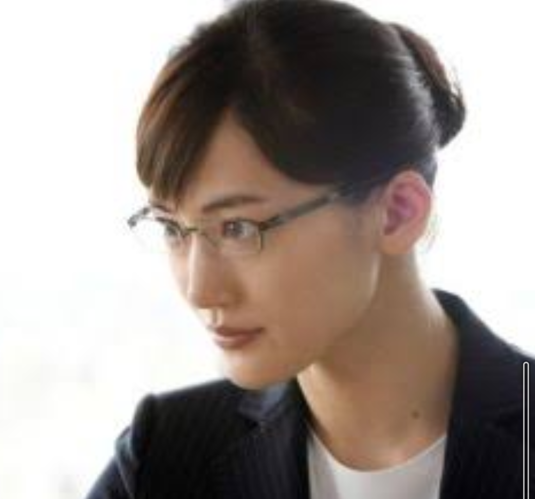 女優のポニーテール、ひとつ結び