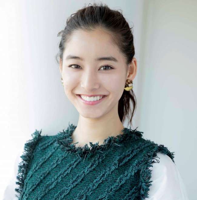 女優のポニーテール、ひとつ結び