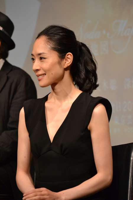 女優のポニーテール、ひとつ結び