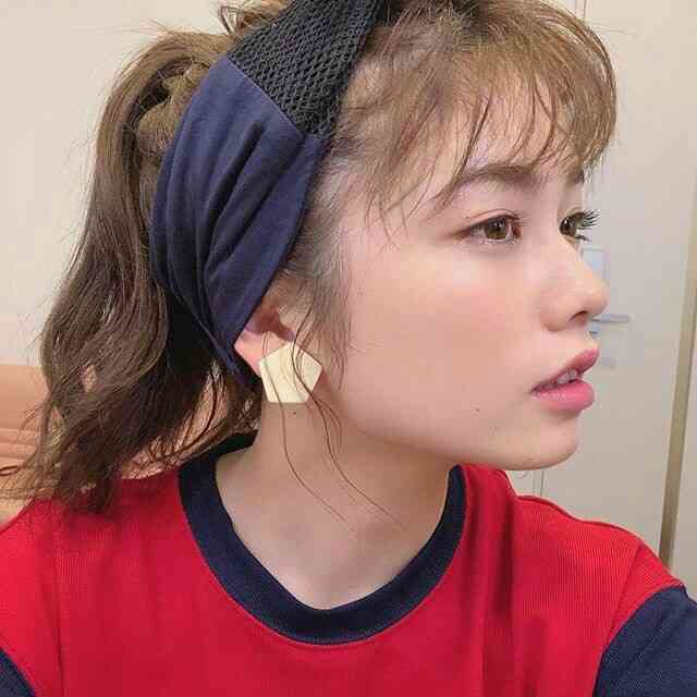 女優のポニーテール、ひとつ結び