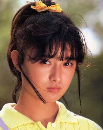 女優のポニーテール、ひとつ結び
