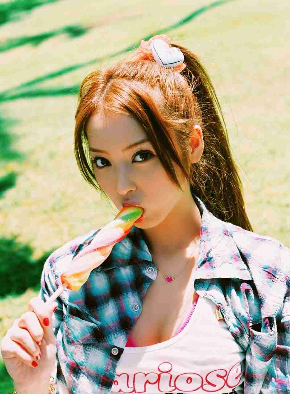 女優のポニーテール、ひとつ結び