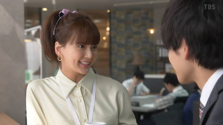 女優のポニーテール、ひとつ結び