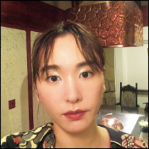 女優のポニーテール、ひとつ結び