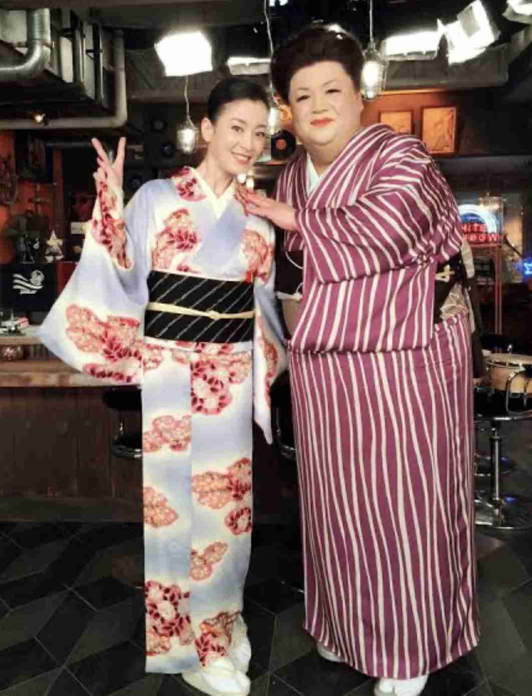 女優のポニーテール、ひとつ結び