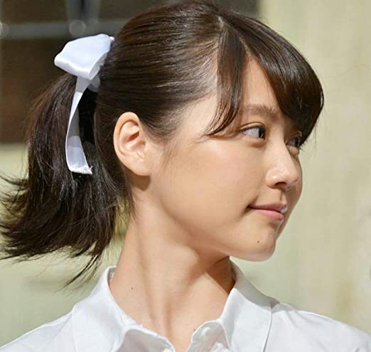 女優のポニーテール、ひとつ結び
