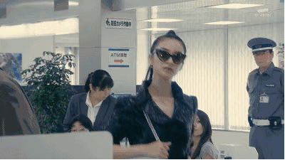 女優のポニーテール、ひとつ結び