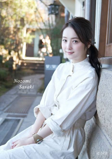 女優のポニーテール、ひとつ結び