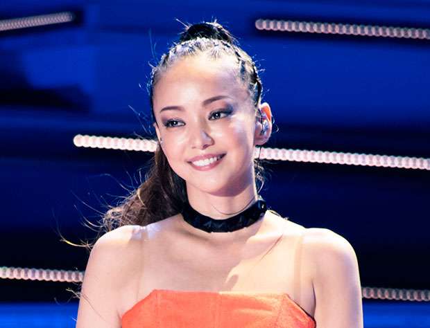 女優のポニーテール、ひとつ結び