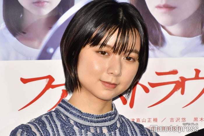 上白石萌歌、音楽活動の名義「adieu」としてスピッツのヒット曲「楓」をリアレンジカバー
