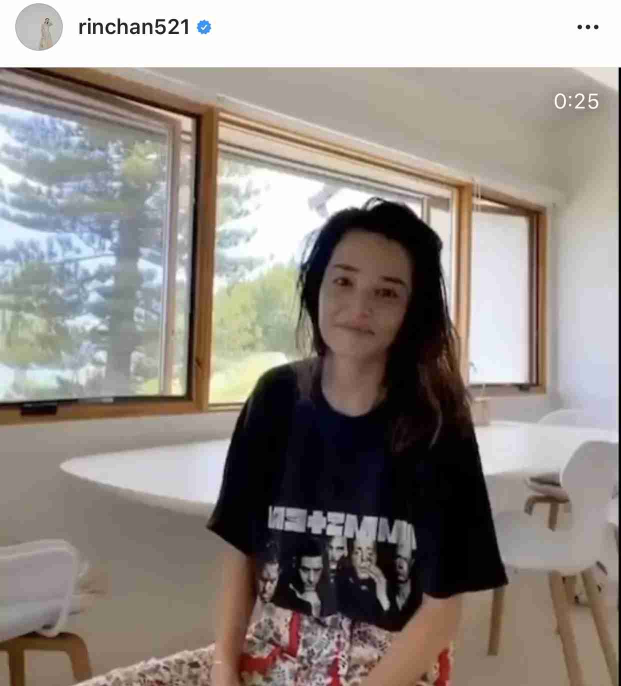 梨花「自称田中みな実」な写真公開、息子撮影カットに反響「色気と可愛さが混ざって最高すぎ」