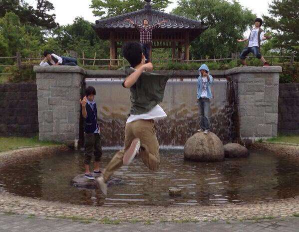 15万いいね！を集めた“中二病全開”な「マッチョ専用フリー素材」、使えない写真素材が支持されるワケ