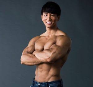 15万いいね！を集めた“中二病全開”な「マッチョ専用フリー素材」、使えない写真素材が支持されるワケ