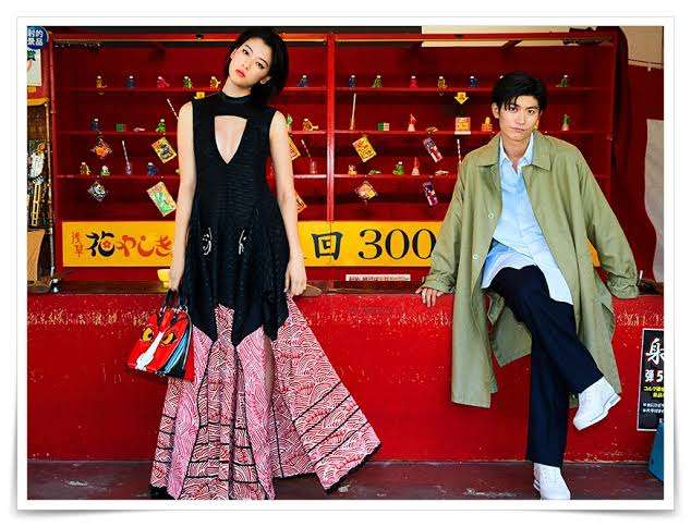 三吉彩花が「美乳」披露　「anan」の表紙を飾る
