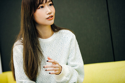大塚愛“孔雀”ヘアスタイルに驚き続出「奇抜なのに清楚感」「可愛すぎて無理」