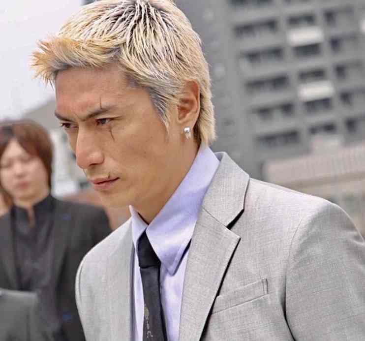 伊勢谷友介、
