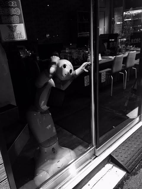 はま寿司の店頭から「ペッパー」が消えた　2年前は受付担当で大活躍だったのに