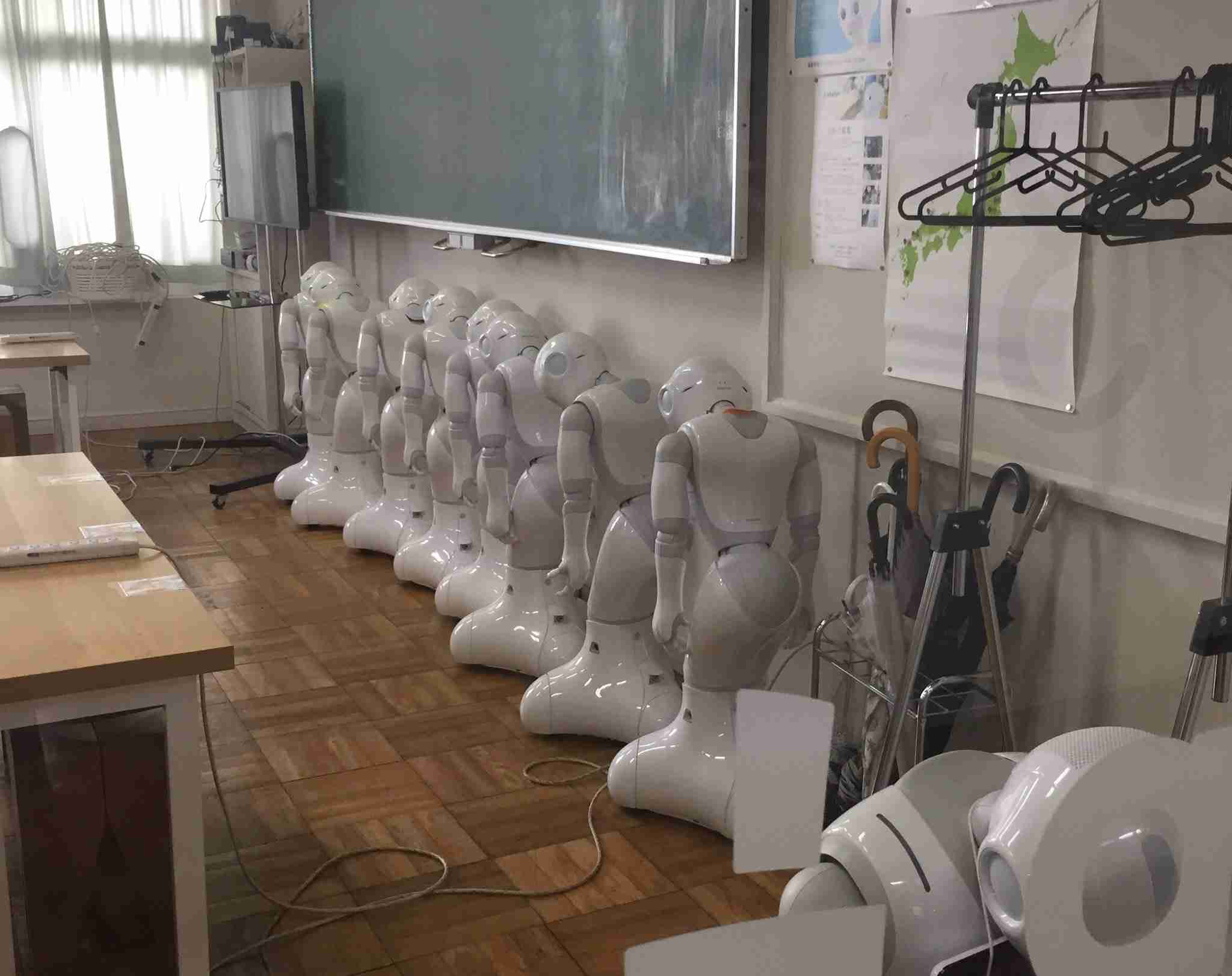 はま寿司の店頭から「ペッパー」が消えた　2年前は受付担当で大活躍だったのに