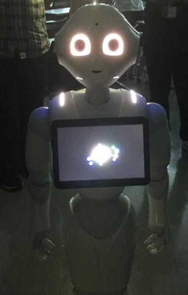 はま寿司の店頭から「ペッパー」が消えた　2年前は受付担当で大活躍だったのに