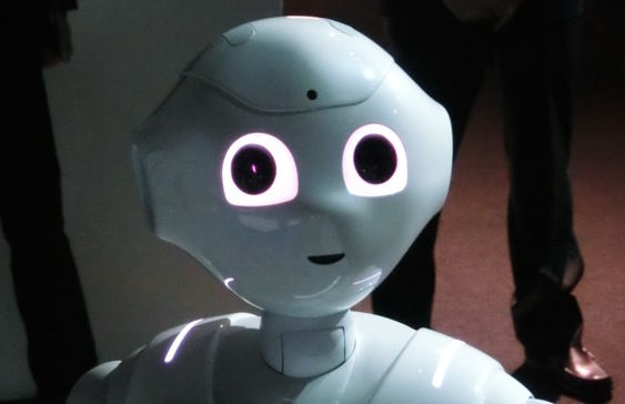 はま寿司の店頭から「ペッパー」が消えた　2年前は受付担当で大活躍だったのに