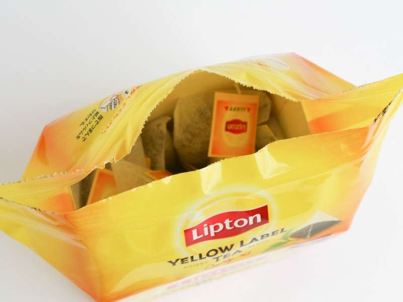 そっちに入れたらアカン！　疲れきった青年がやかんのお湯を紅茶缶に注いでしまった結果...「レモンティー6リットルになりました」