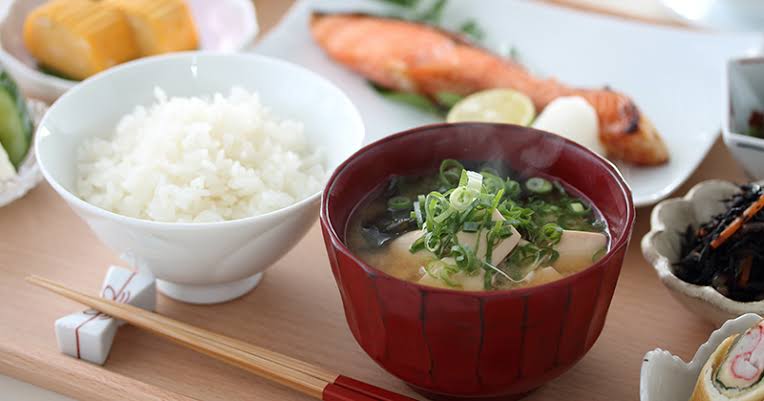 欧州で論文報告 日本食を食べる頻度が多い人は長生きする