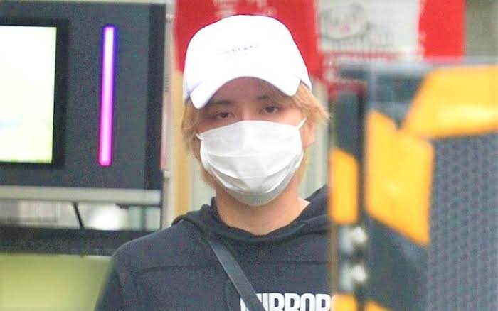 「手越祐也」が「カジノ証人買収犯」と2ショット　ドラキュラ仮装姿で肩を組み…