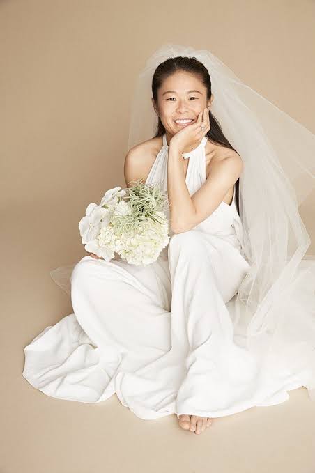 土屋アンナ、パンツスタイルのウエディングドレス姿公開「めちゃくちゃ綺麗です」