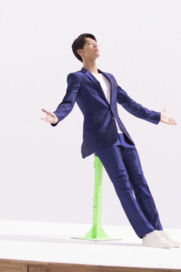 なんだかよくわからんポーズを撮ってるイケメンが見たい