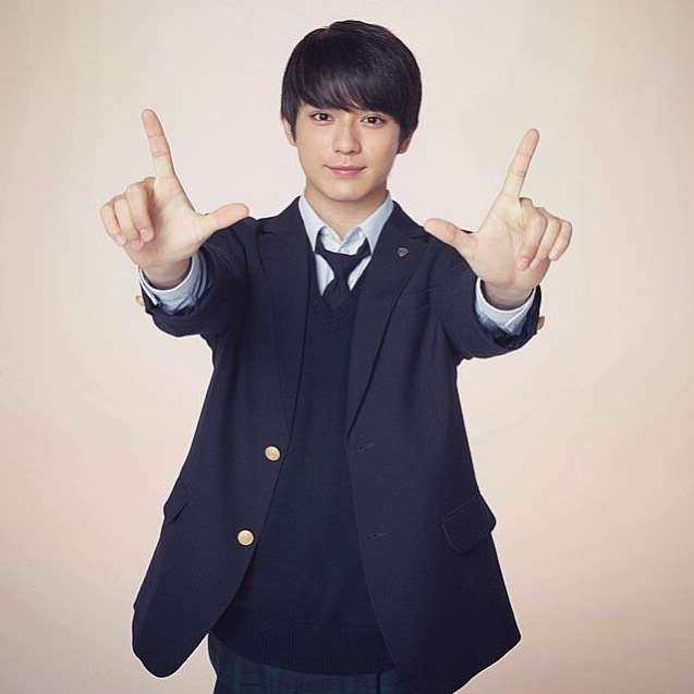 なんだかよくわからんポーズを撮ってるイケメンが見たい