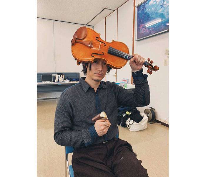 なんだかよくわからんポーズを撮ってるイケメンが見たい