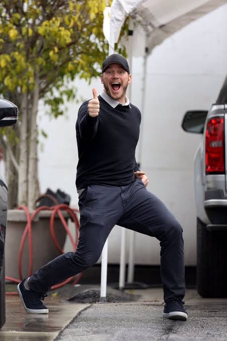 なんだかよくわからんポーズを撮ってるイケメンが見たい