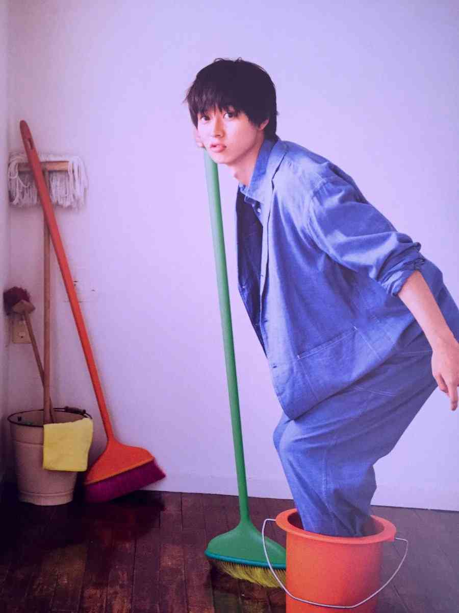 なんだかよくわからんポーズを撮ってるイケメンが見たい