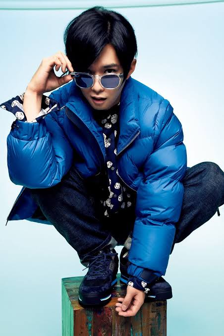 なんだかよくわからんポーズを撮ってるイケメンが見たい