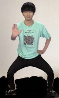 なんだかよくわからんポーズを撮ってるイケメンが見たい