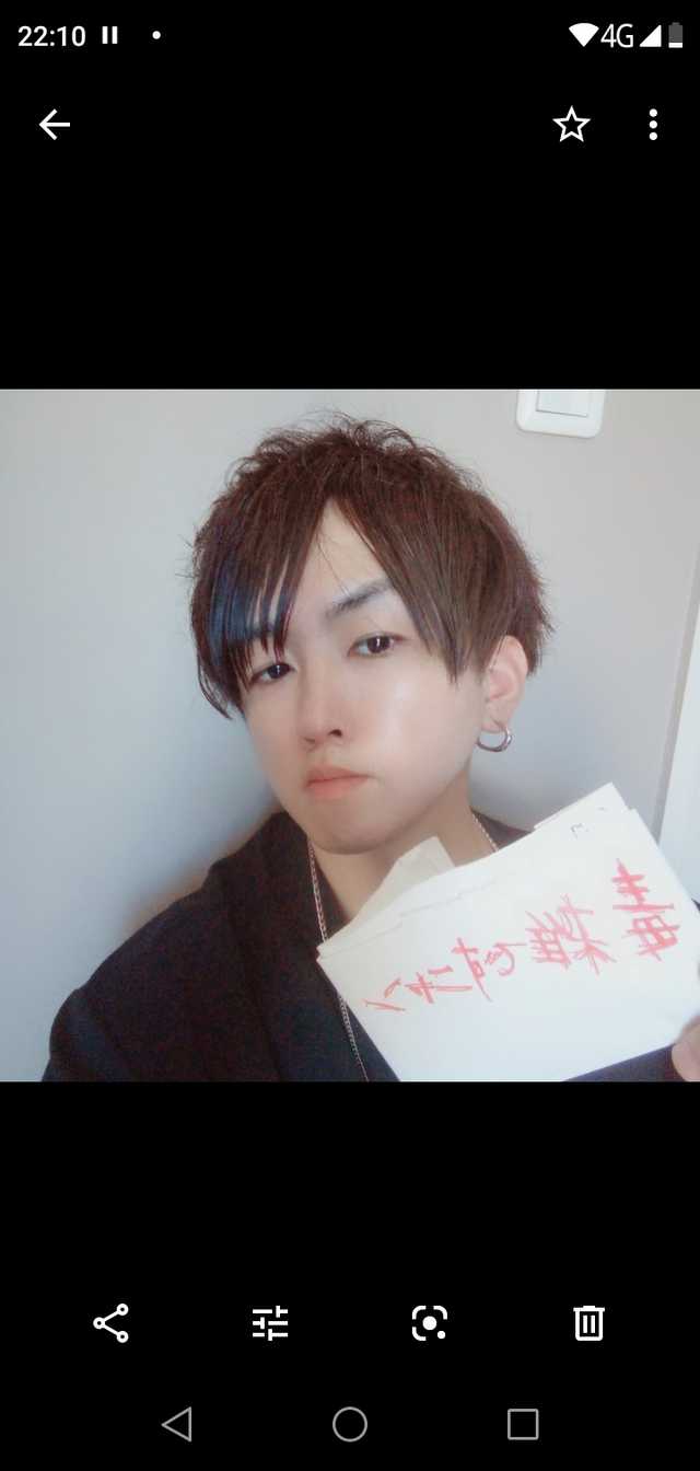 なんだかよくわからんポーズを撮ってるイケメンが見たい