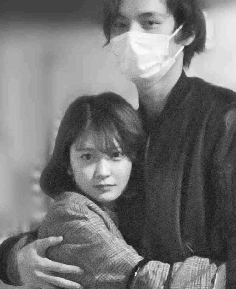 なんだかよくわからんポーズを撮ってるイケメンが見たい